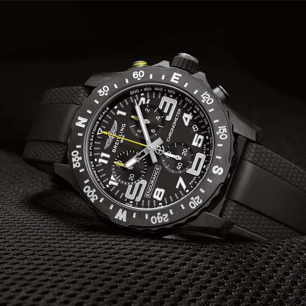 Endurance Pro 44 mm chronographe SuperQuartz&trade;  en Breitlight&reg;